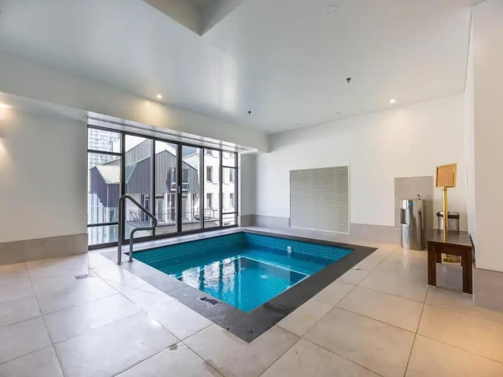 Bright One Bedroom Beauty With Balcony And Unbeatable Views Auckland Eksteriør bilde