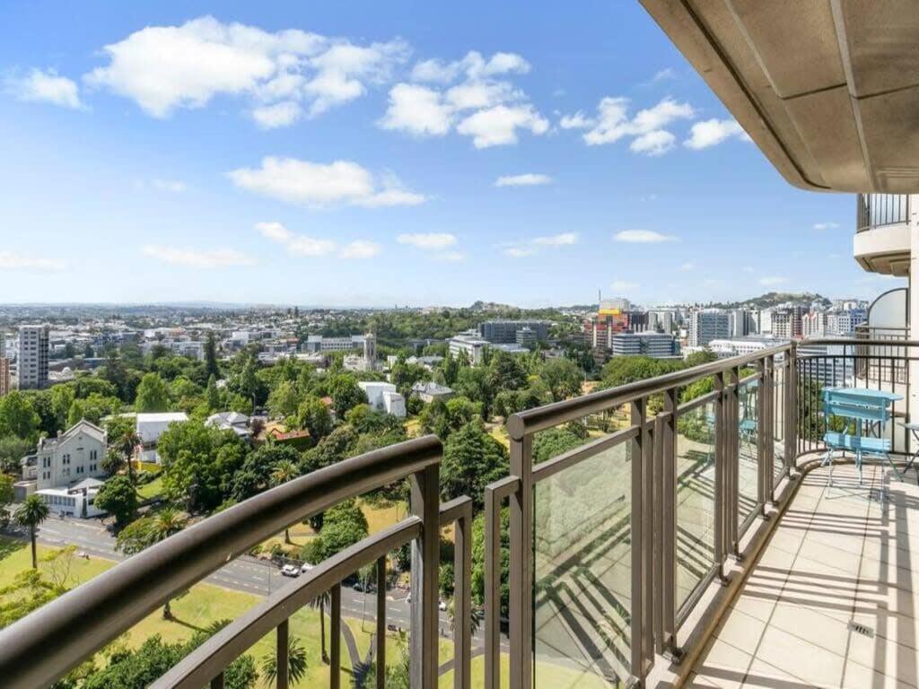 Bright One Bedroom Beauty With Balcony And Unbeatable Views Auckland Eksteriør bilde
