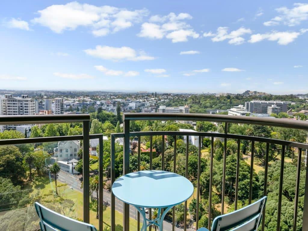 Bright One Bedroom Beauty With Balcony And Unbeatable Views Auckland Eksteriør bilde