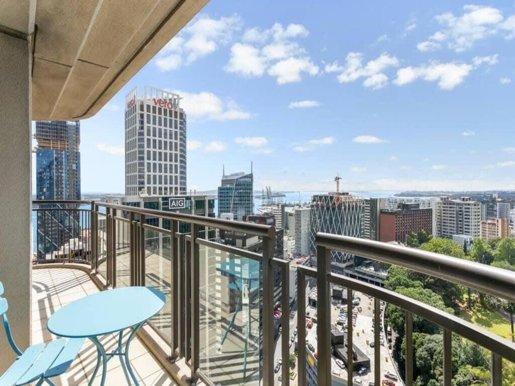 Bright One Bedroom Beauty With Balcony And Unbeatable Views Auckland Eksteriør bilde
